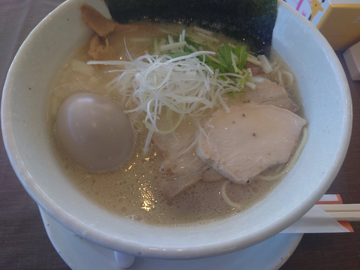 BOO92535237's tweet photo. つくば市谷田部４３８５−２ ラジコンアリーナ 2F
鶏白湯ラーメン朝陽  さん

１０月１日オープンしたばかり🎶

塩　特製盛り➕チャーシュー丼

女性にも食べやすいあっさりでしたよ🙌👍

チャーシュー丼は炙ってる分香りがよしよしでした🤗

今度は醤油食べてみようかなぁ🤔

ご馳走様っす🐖 https://t.co/piCpnDMgnL