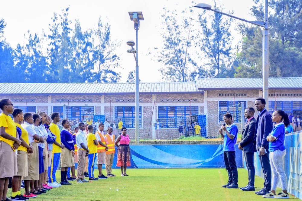 NyarugengeV's tweet photo. Kuri uyu wa 25/11/2022 Urubyiruko rwa RYVCP #Kimisagara ho mu Karere ka @Nyarugenge babyukiye mu bukangurambaga mu #Mashuri bwo kurwanya ibiyobyabwenge n'inda ziterwa abangavu,bakaba bungutse n'abanyamuryango 200 biyemeje kuba abakorerabushake. @RwandaYouthVol1  @RwandaLocalGov https://t.co/fNOi43r5nL