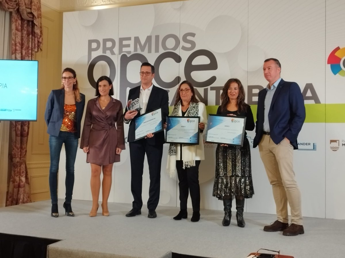 SEMPSPH's tweet photo. ➖La Asociación de Empresas de Eventos de Cantabria premia a la #SEMPSPGS por su XXI Congreso Nacional y X Congreso Internacional, celebrado en Santander en 2021.
➖Nuestra especial enhorabuena a Henar Rebollo, presidenta del evento. https://t.co/wj58CgfAPV