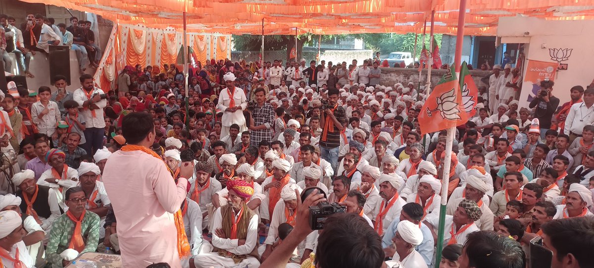 થરાદના ગામે ગામમાં <a href="/ChaudhryShankar/">Shankar Chaudhary</a> સાહેબને મળી રહ્યુ છે ખુબ પ્રચન્ડ જનસમર્થન.

થરાદના લોકોનો એકજ અવાજ 
થરાદમાં આવશે ભાજપ. 
જીતશે શંકરભાઈ ચૌધરી.