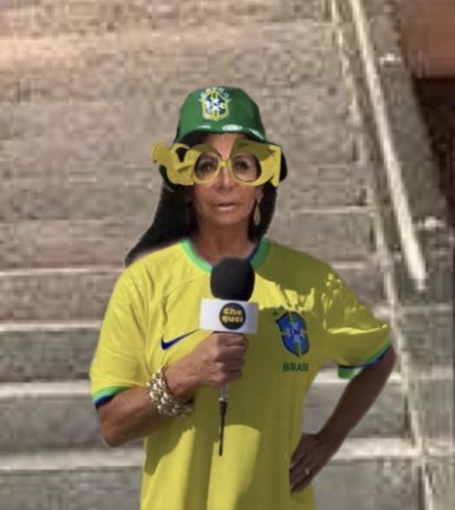 whatahellfab's tweet photo. @Prettapoderr fica feio em vc tb amiga, fica feio em todo mundo https://t.co/gy0JRnX7b9