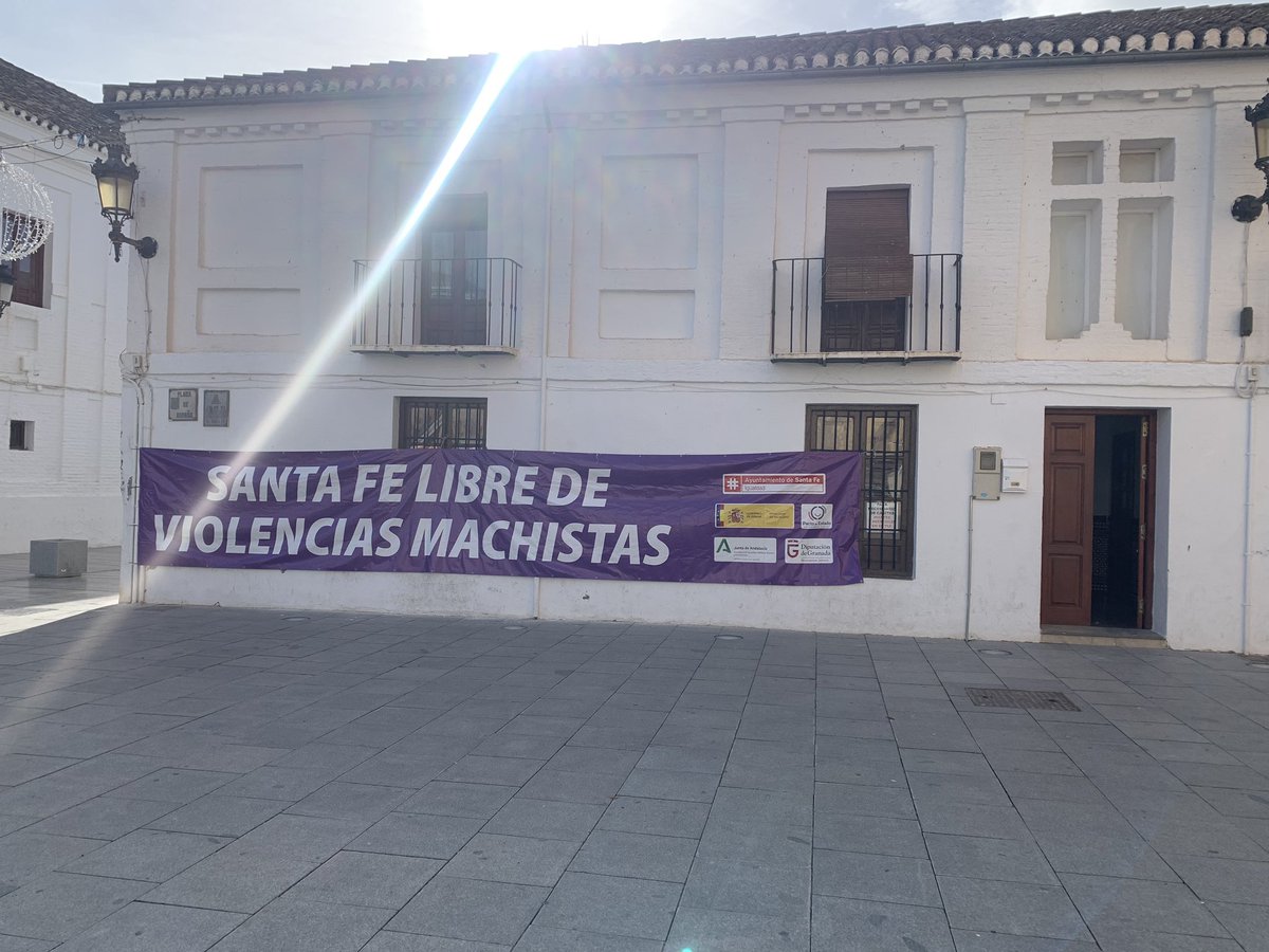 Otro año más en que nos toca visibilizar la violencia contra las mujeres.

Otro año más de actos, de minutos de silencio 🤫 por las víctimas de esta execrable lacra.

Hombres que agreden desde unas referencias culturales comunes.

Urge implicación. #PorEllas 

#NiUnaMenos 
#25N