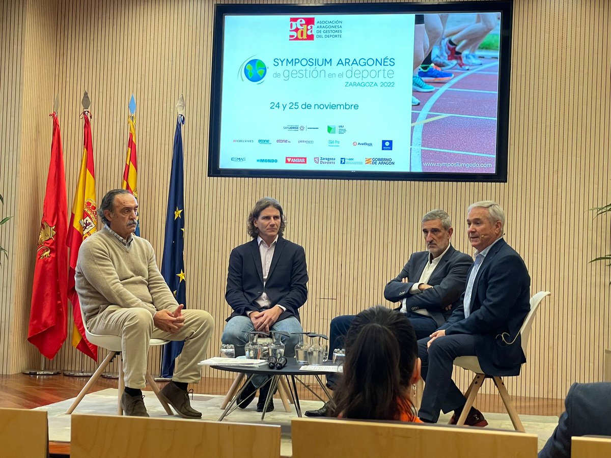cnhelios's tweet photo. EVENTOS TOP
👉Nuestro Presidente, José María Esteban Celorrio, participa en la 2ª jornada del VII Symposium Aragonés de Gestión en el Deporte junto a @stcasablancazgz y @EM_ElOlivar.
Durante el encuentro han dialogado sobre la evolución y los retos de los clubes.
#SAGD22 #GEDA https://t.co/9kXTZ8kQFV