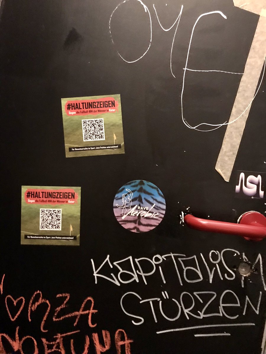Zusammen mit der Südstadtperle waren wir gestern in #GottesGrüneWiese zum <a href="/rudelquiz/">kneipenbildung</a> und haben unsere Petition und unsere Arbeit vorstellen dürfen! Spiel, Satz, Sieg haben wir auch direkt den Pokal der Quizgötter nach Hause geholt! #haltungzeigen #nichtunserewm #BoykottQatar2022