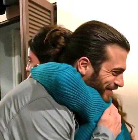 His face....those crinkles 😭😭😭😭❤❤❤❤😭😭😭😭😭😭