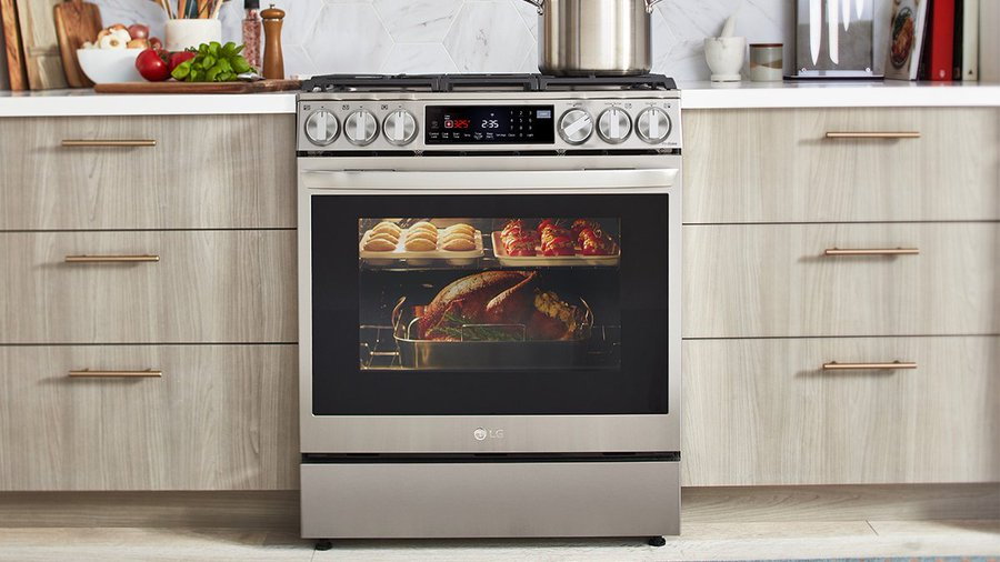 LG_KD_Philly's tweet photo. Keep an eye on the bird. Knock twice to see how it’s cooking, along with the sides. #Thanksgiving #TurkeyPrep #LGUS #LGFam @LGUS https://t.co/h28N1xK6SG