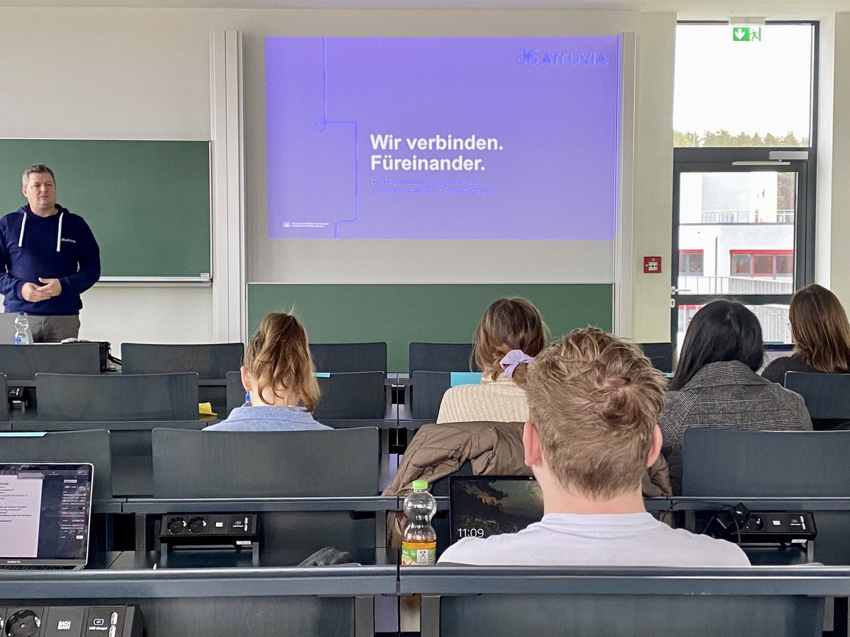 IK_travel's tweet photo. #digiko KickOff-Workshop an der # TU-Ilmenau mit #atruvia und #lhstuttgart - wir entwickeln gemeinsam #Collaboration #usecases mit Hilfe von #hcl #Connections https://t.co/S2sw5FgUc1