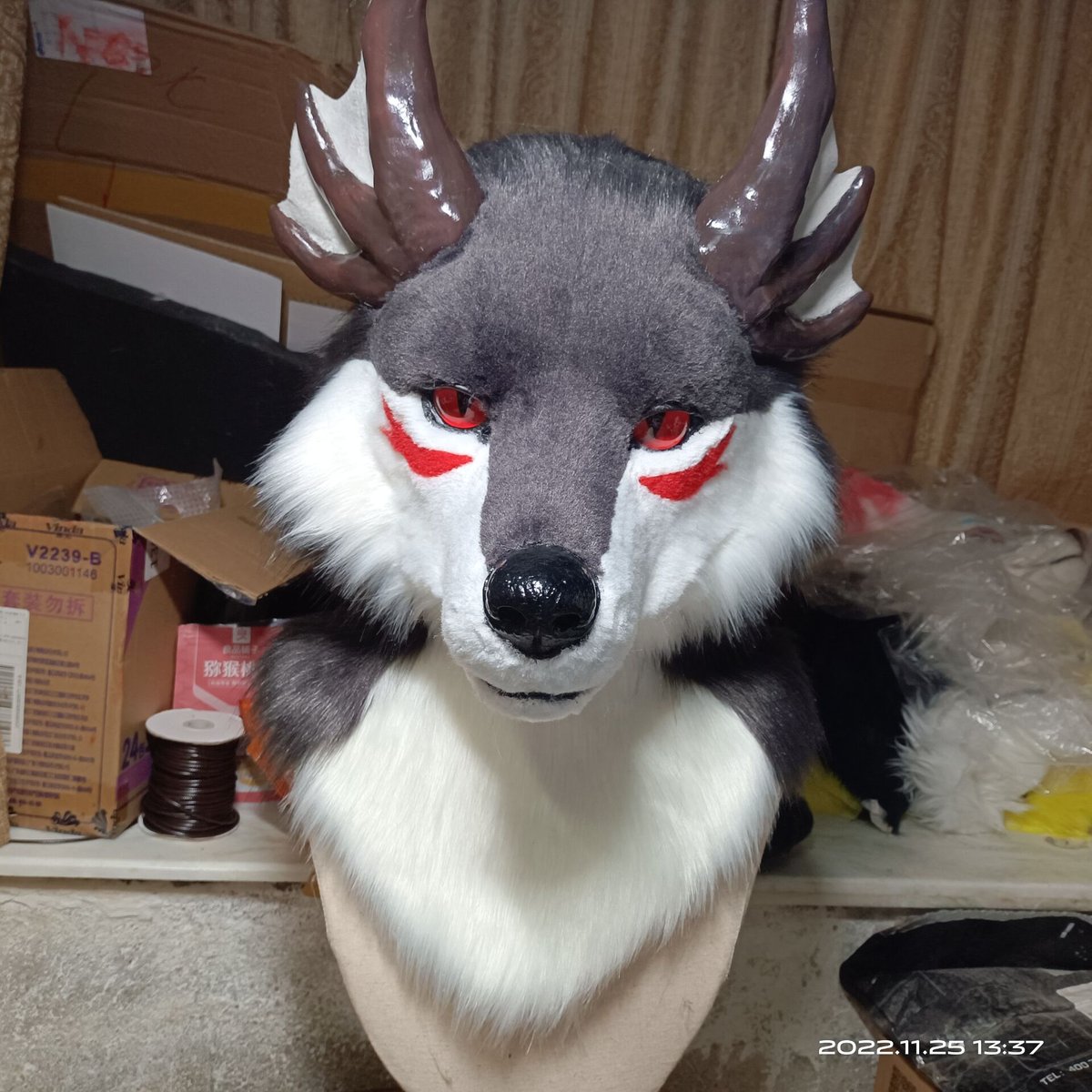 Ready to finish.
#furry #furrycommunity #fursuit #fursuiter #fursuitmaker #fursuting