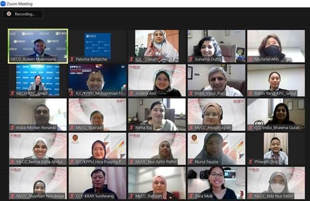 CCI_India's tweet photo. Mr. Vipul Puri, Joint Director, CCI participated in the ‘Online OECD/KPC Workshop on Merger Control – Theories of Harm’ and shared the experience of CCI on the subject.

@PuriVipul #onlineworkshop #mergercontrol #regulation #competitioncommission #CCI https://t.co/qzZ8eABXOC