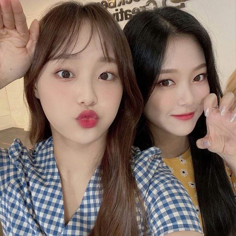 bubblhye's tweet photo. hyunjin has literally been the best thru all of the chuu drama. from making sure to include chuu as part of loona, reminding us that loona is 12, and not staying quiet about she feels, hyunjin deserves sm praise 💛💛 https://t.co/RQhd8q4Bi6