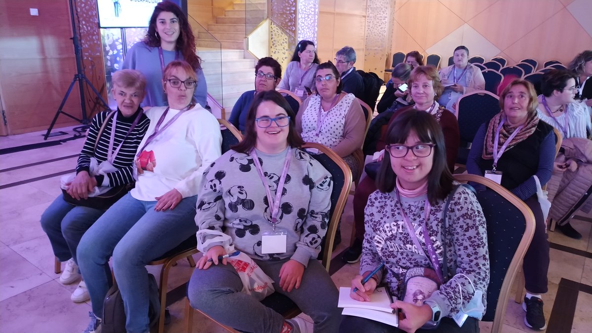 AfaniasAsociac's tweet photo. Tras 2 años viéndonos a través de las pantallas, el Foro Social de mujeres y niñas con #discapacidad  vuelve a la presencialidad en su quinta edición. Las mujeres de AFANIAS no se lo han querido perder y están en Albacete para participar y seguir abriendo caminos. @FCERMIMujeres https://t.co/aiarRBZ2vS