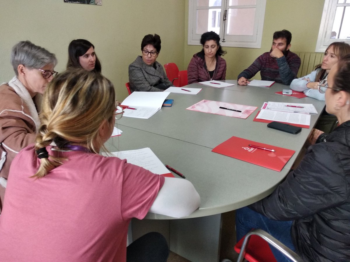 fundacionFISAT's tweet photo. #JuntasporlaInfanciaFISAT Trabajamos en equipos sobre un caso práctico para reflexionar cómo mejorar la intervención. https://t.co/bh0aDaeMkB