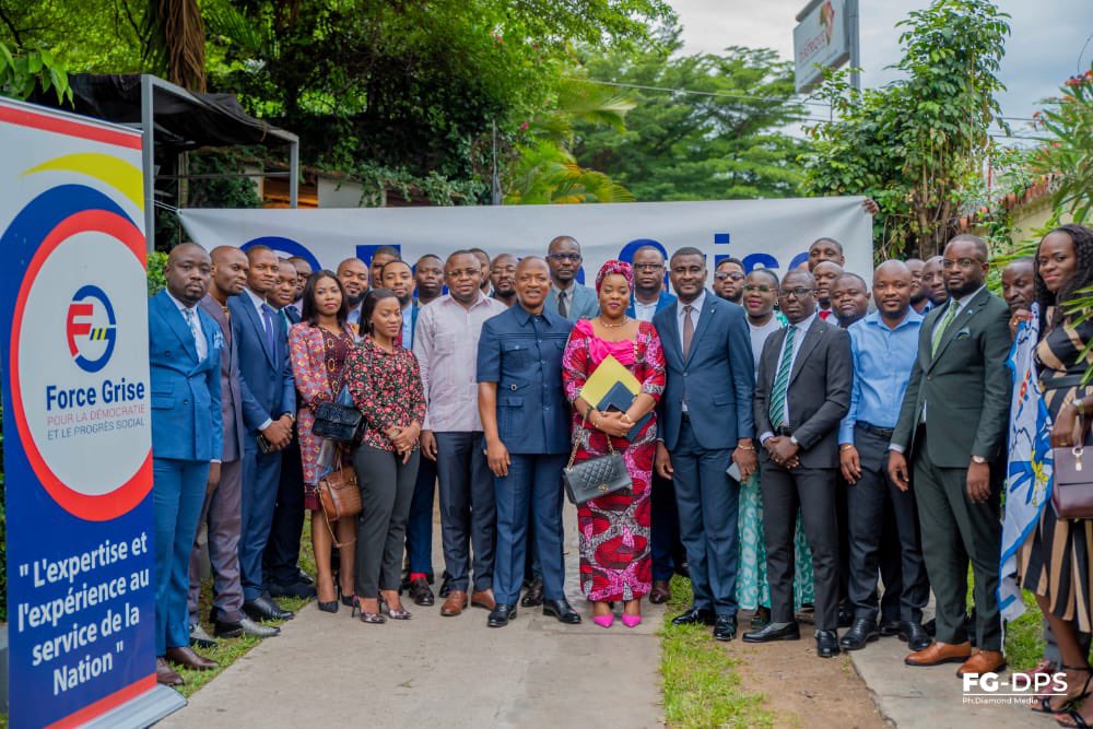 FG_dps's tweet photo. #RDC : Revivez en image, la cérémonie d’investiture du nouveau comité Directeur de la FORCE GRISE de l’UDPS.

Avec une idéologie claire et un engagement sans relâche, nous poursuivons notre mission en contribuant activement à la vie socio-économique et politique de la République. https://t.co/OUrY6hTBRz