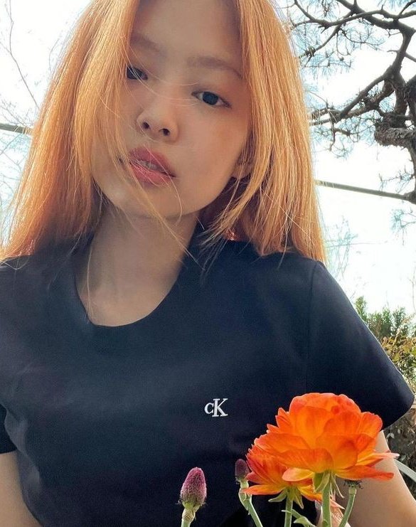 guccijentle's tweet photo. missing orange haired nini hours 🥹🍊
#JENNIE #제니 #KAI #카이 https://t.co/4T7AUWUgLc