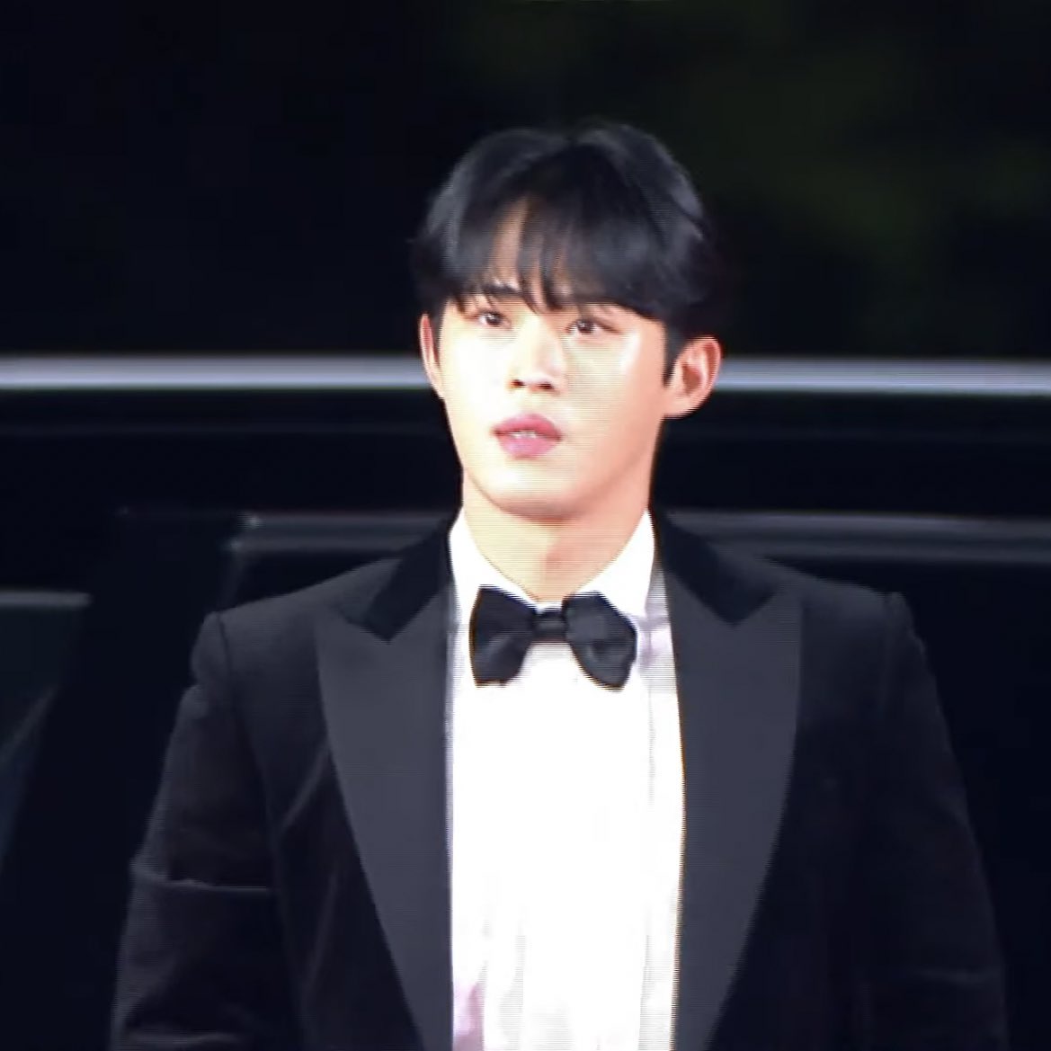로라.. tweet media