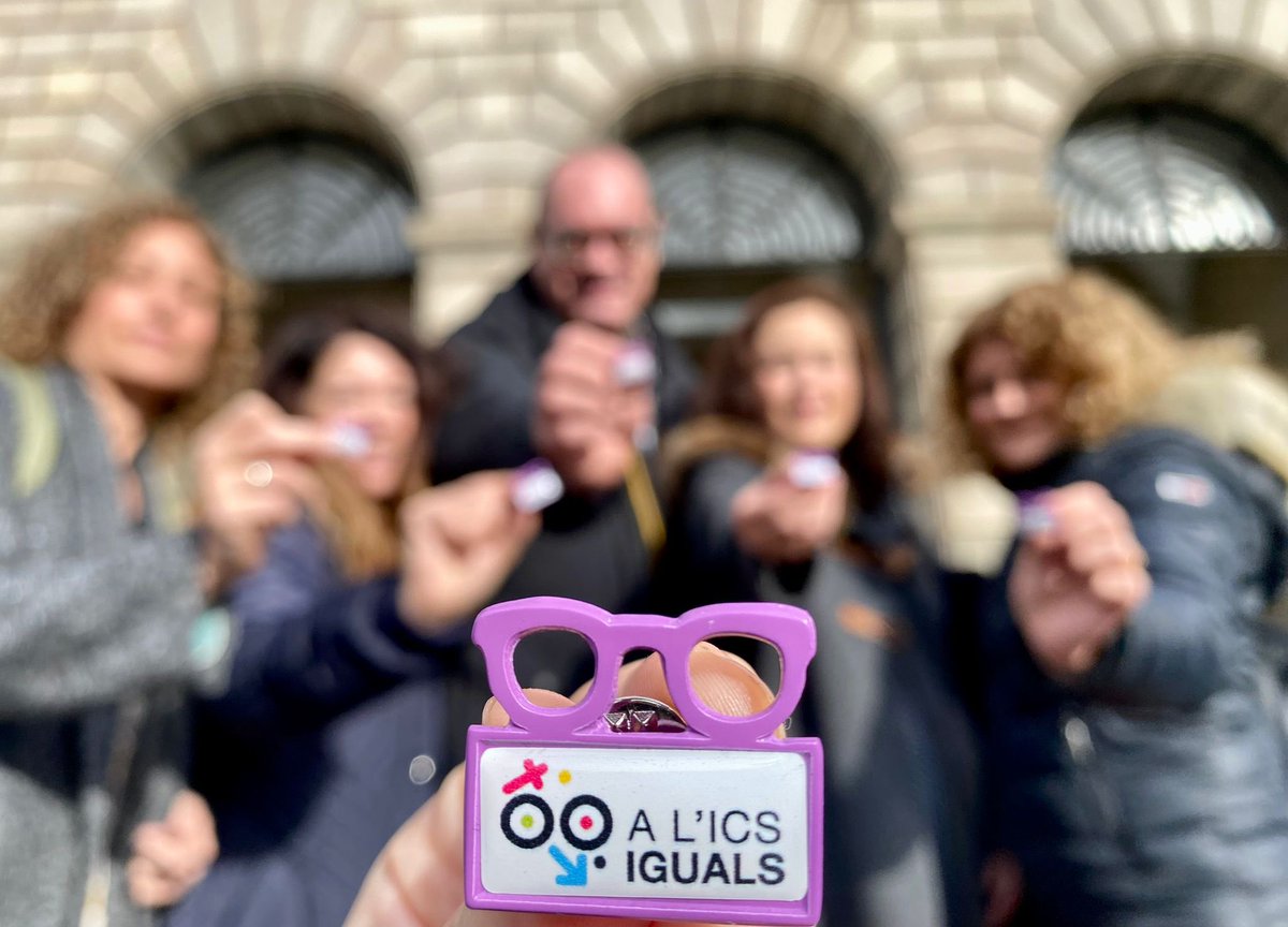 No desviïs la mirada. Posa't les ulleres liles i lluitem juntes contra la xacra de la violència masclista. 
#25N #ullereslila #AlICSIguals 

<a href="/icscat/">ICS. Generalitat</a> @apicsbcn