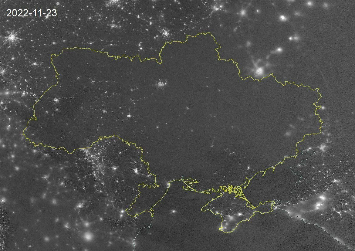 di_crucuzon's tweet photo. Satellite photos of Ukraine at night:

1⃣ before the beginning of the intensive phase of the war
2⃣ during the blackout on November 23.

Ukraine will stand and prevail 💪

#RussiaIsATerroristState https://t.co/kuG0kQ2uQ1