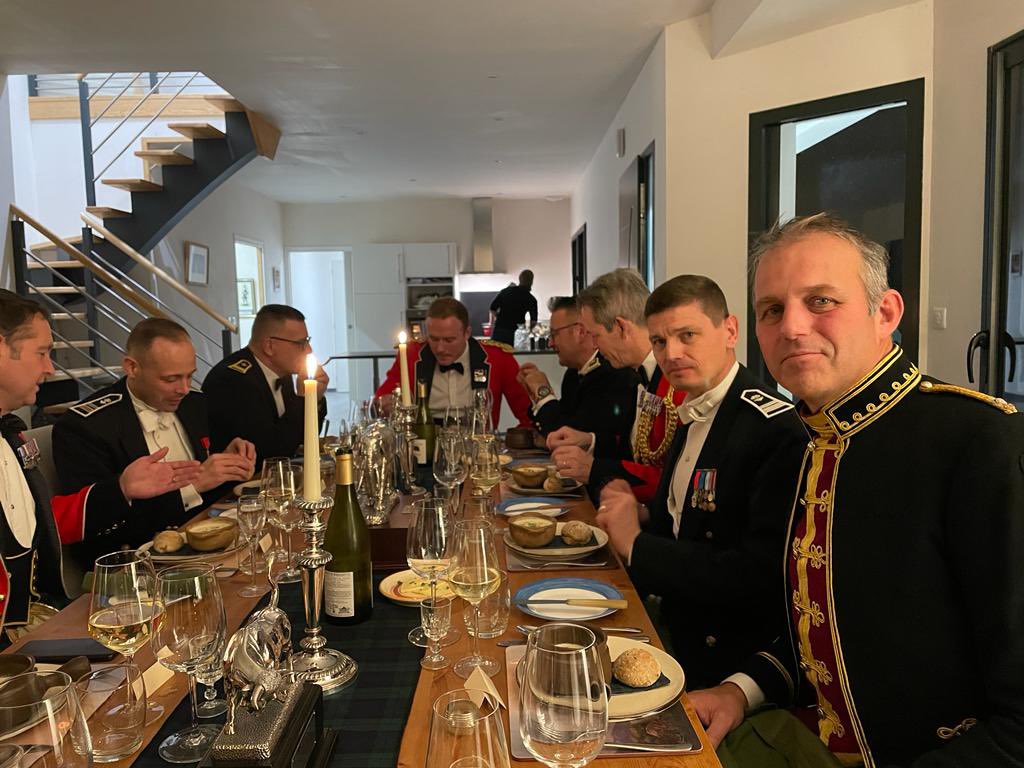 Highly profitable engagement between @BritishArmy personnel in France & @SaintCyrCoet as we seek to understand better how the @armeedeterre delivers its officer training. Thanks especially to Capt (et Mme!) Hancock for a most excellent #StAndrewsDay « dinner night » 🏴󠁧󠁢󠁳󠁣󠁴󠁿🇬🇧🇫🇷