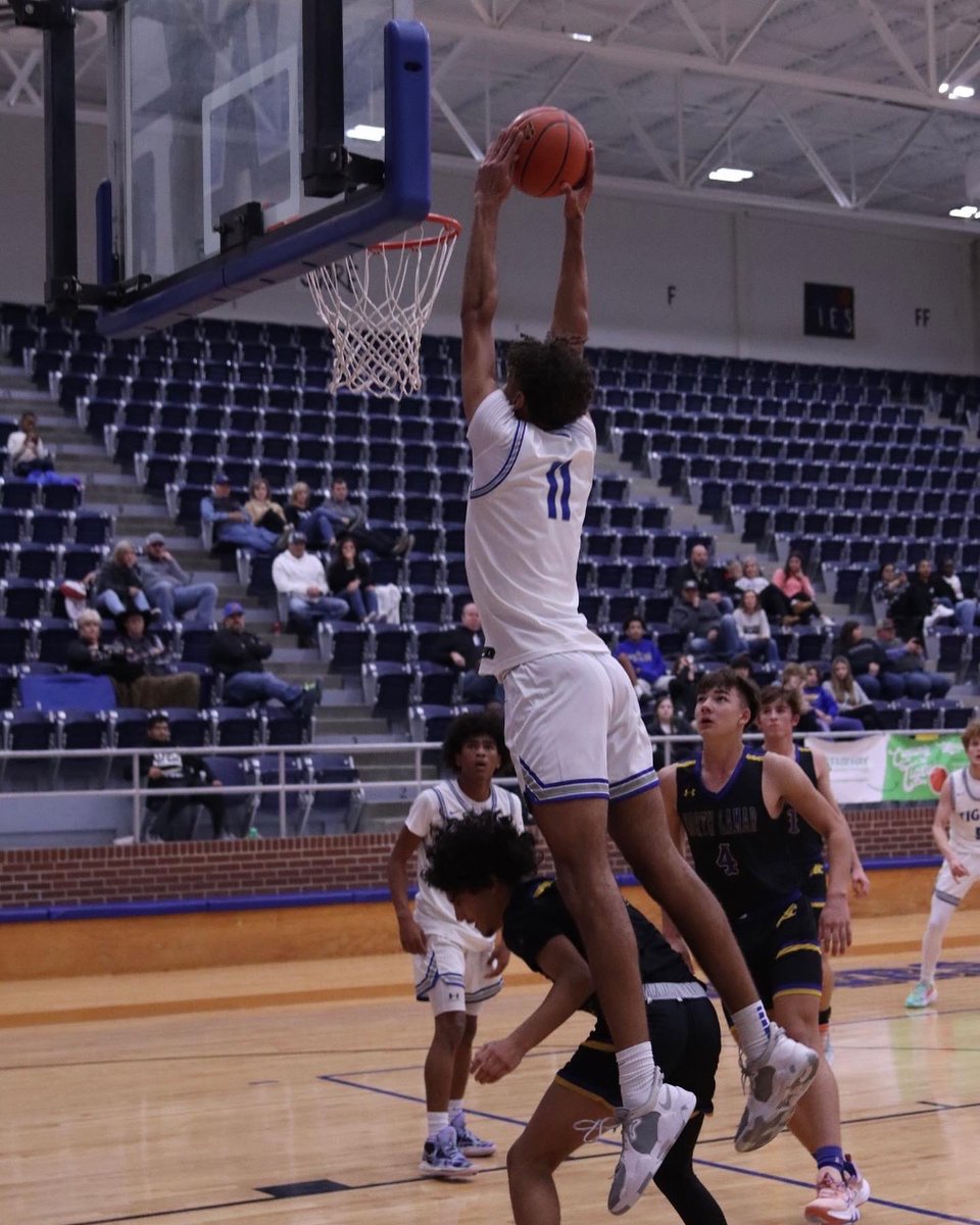 Blessed to say I have received a offer to play basketball for <a href="/ENCMBB/">ENC Men's Basketball</a> from  <a href="/CoachSharp24/">Logan Sharp</a> 🙏🏾