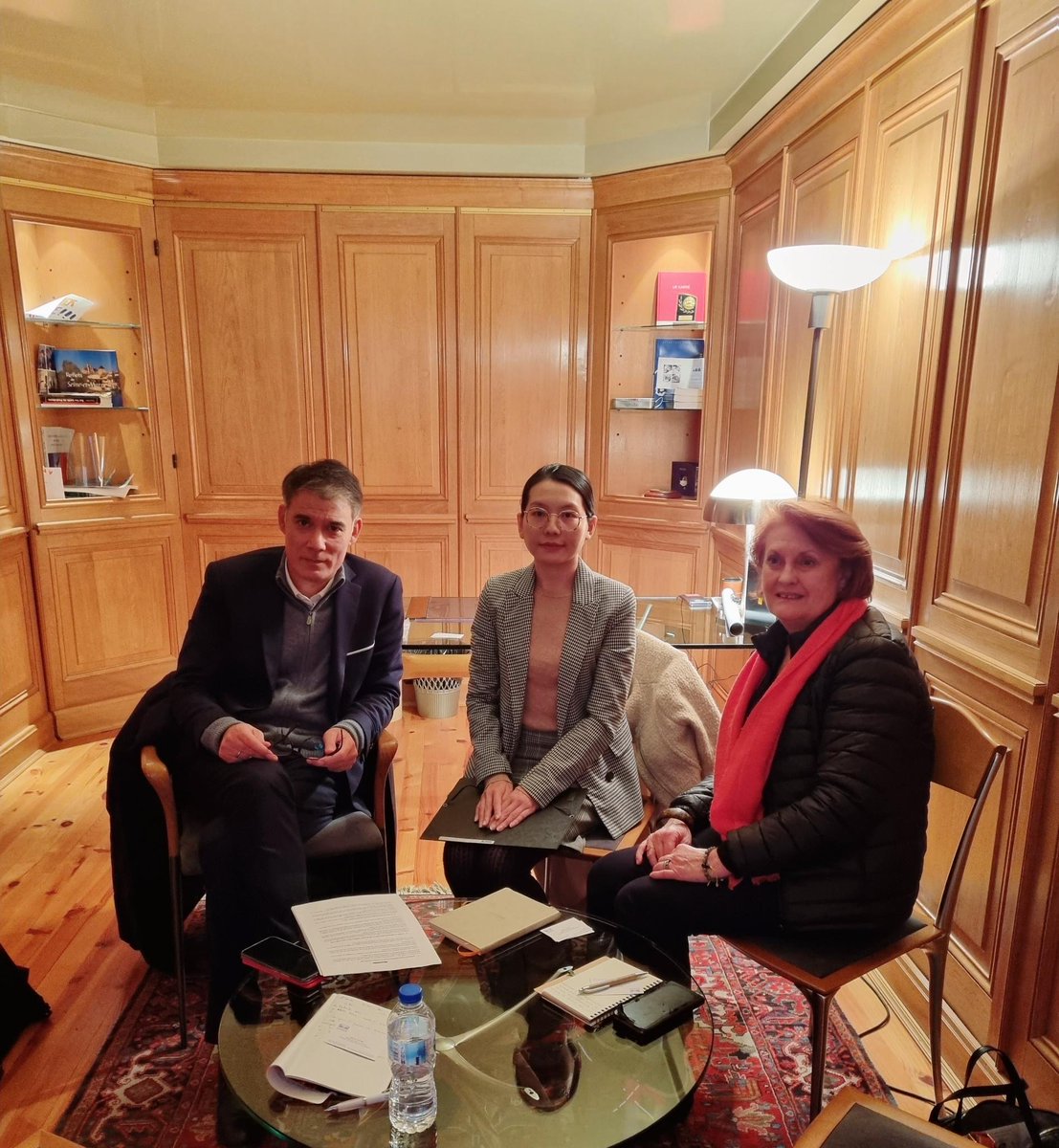 france_nug's tweet photo. Paris, 2 décembre,
Rencontre de Nan Su Mon Aung Représentante du #NUG en France avec Olivier Faure, Premier Secrétaire du Parti Socialiste; l'occasion de faire le point sur la situation au #Myanmar, les attentes de sa population et le projet du NUG. https://t.co/bislYojY1P