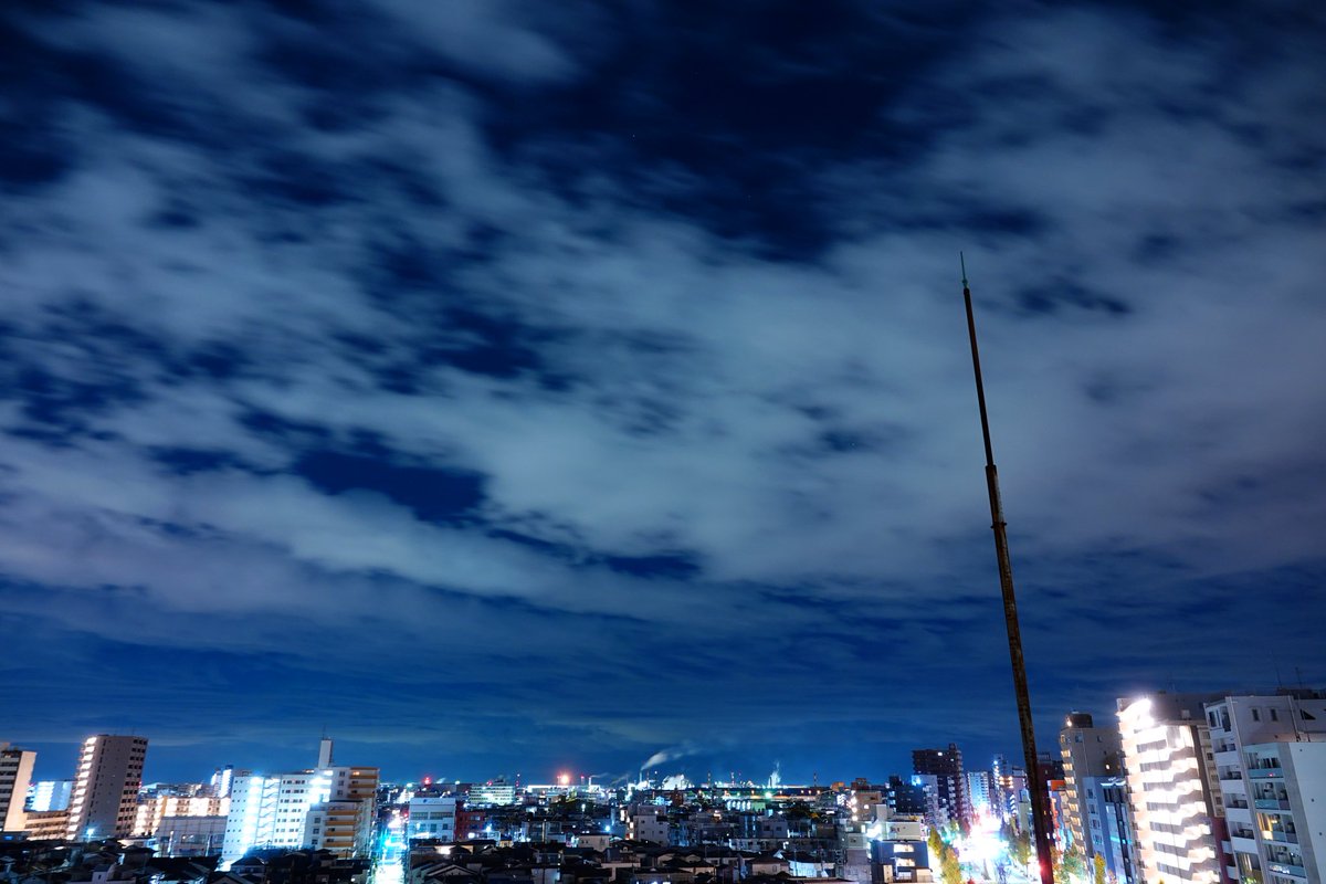 awapom_photo's tweet photo. さ、さむい寒すぎて夜中に何度も目が覚めるぐらい寒すぎる カタ:(ˊ◦ω◦ˋ):カタ
#イマソラ #夜景 #星空 #キリトリセカイ #ファインダー越しの私の世界 #窓からの景色 #工場夜景 #nightfactory #川崎工場夜景 #factorynightview #フレアスタック #flarestack #RX10M4 https://t.co/Hp3X5sZZNn