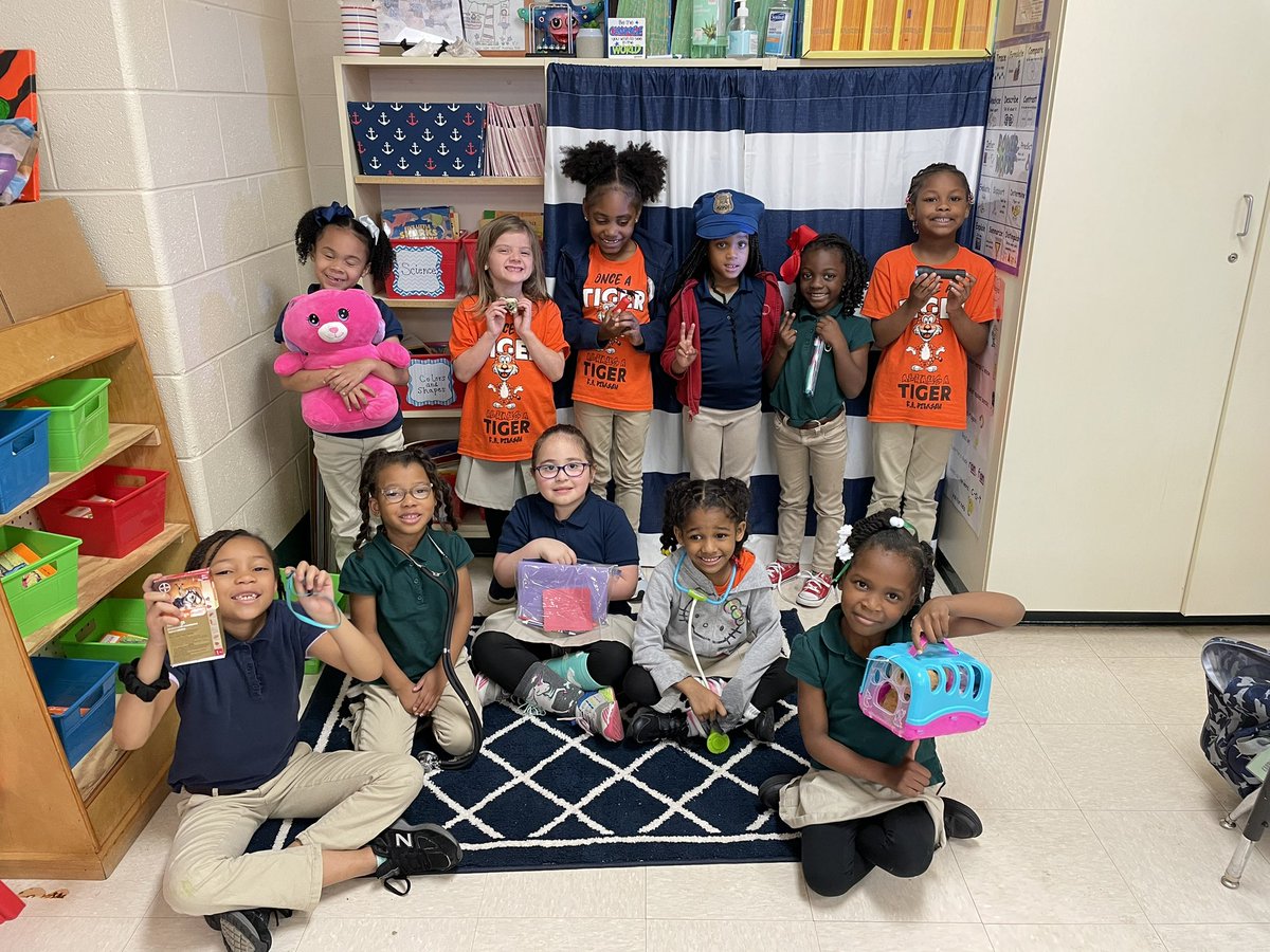 These sweet kindergarteners loved bringing in objects to represent their favorite community helpers and tell their classmates about! #doctors #dentist #vet #teacher #police #firefighter #soldier #zookeeper @beckymurray13 @DicksonTigers