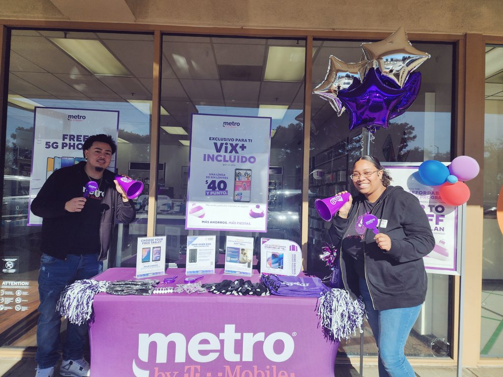 Hanging out with the Rockstar Crew Wireless Enterprise in Elk Grove! We are pumped and excited for An Amazing Sales Day! Let's go!!! <a href="/JamesLeeWW/">James Lee</a> @pete_villalba <a href="/CoachBookt3/">Booker Perry III</a> <a href="/cemelton23/">Carmen Melton</a> <a href="/_nmontalban/">Nicole Montalban</a> @miguel_ram77 <a href="/Ariel_Aragon1/">Ariel Aragon</a>