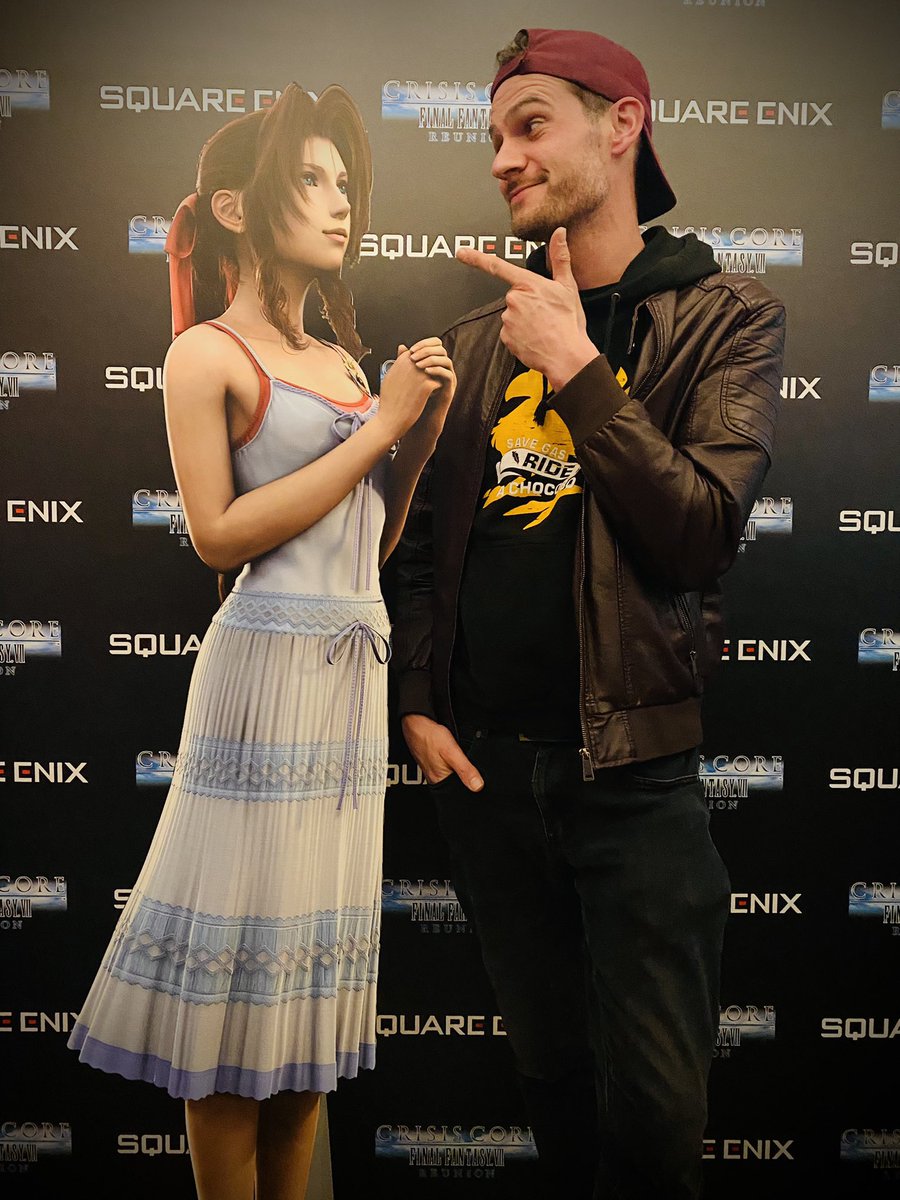 JDVoiceover's tweet image. Met my gal Aerith at the Crisis Core launch party! @SquareEnix