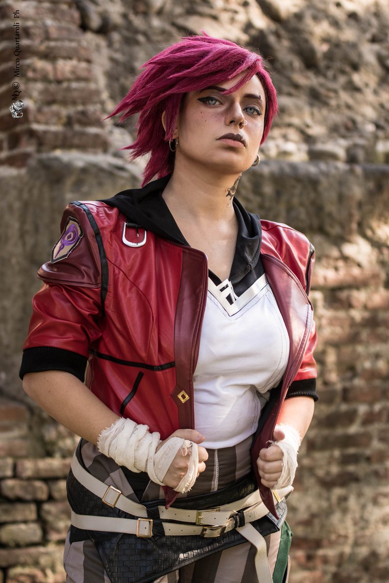 ProudChimeraCos's tweet photo. Hi!❤️

My name's Julie, I'm a cosplayer from Italy, and I'm a massive League Fan~ Also, I mostly make all of my cosplays, with few exceptions!

I hope you will appreciate them! 💕

You can find more of my social here~
https://t.co/Gug8dSRF8S

Also I'm an artist! 👀
@SuccubaRossa https://t.co/FDzsjtQsR7