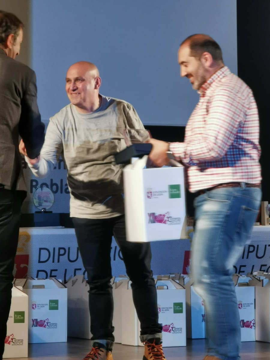 Running León tweet media