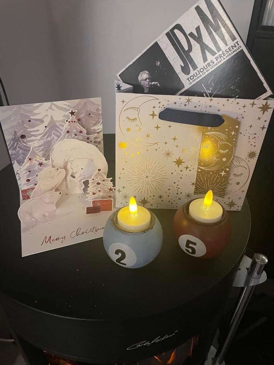 claireparisjazz's tweet photo. 📣🎄📣🎁 #Noël 
Recevoir dédicacés et en paquets cadeaux … Cds, livres etc de #JeanPaxMéfret @JeanPaxM 
👉 sur sa boutique  https://t.co/wIkw9CD106 https://t.co/kMzqXUrXyx