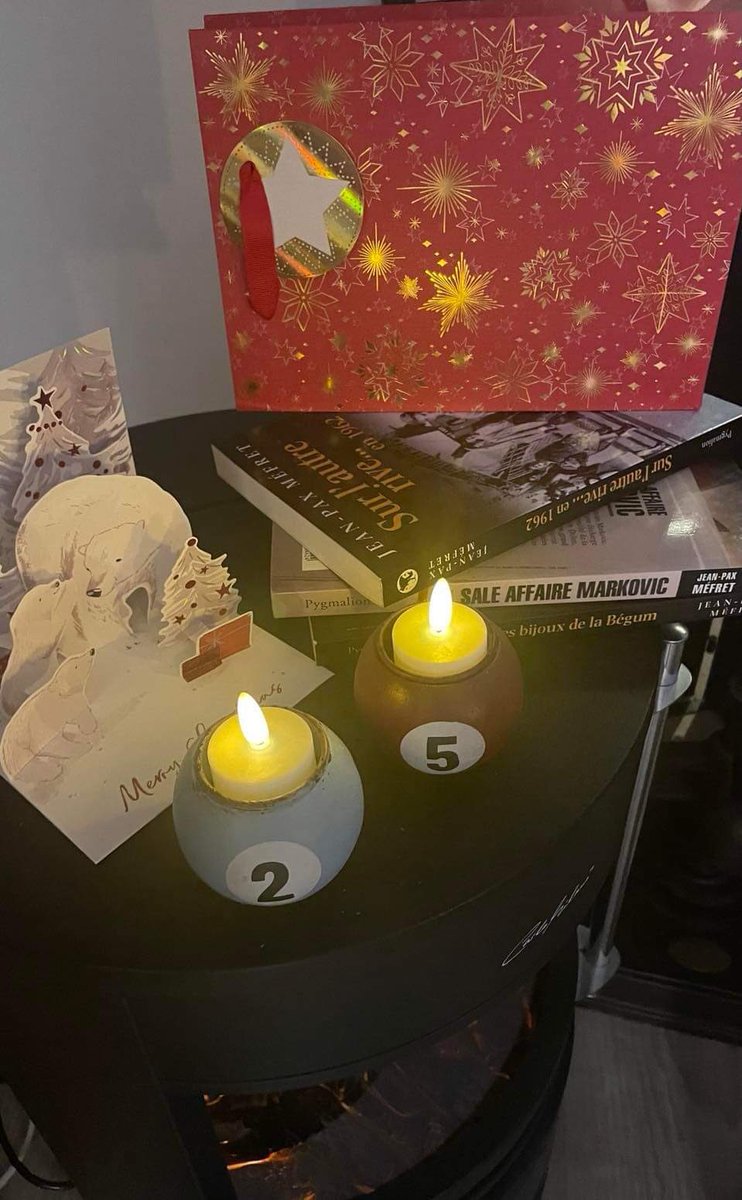claireparisjazz's tweet photo. 📣🎄📣🎁 #Noël 
Recevoir dédicacés et en paquets cadeaux … Cds, livres etc de #JeanPaxMéfret @JeanPaxM 
👉 sur sa boutique  https://t.co/wIkw9CD106 https://t.co/kMzqXUrXyx