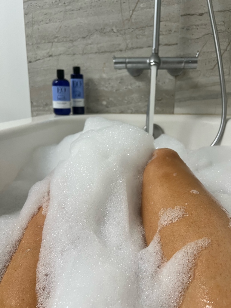Recipe for a Friday night in: 

💙 Favorite EO bubble bath
💙 Add a few drops of body oil 
💙 Uninterrupted time for relaxation ☺️
