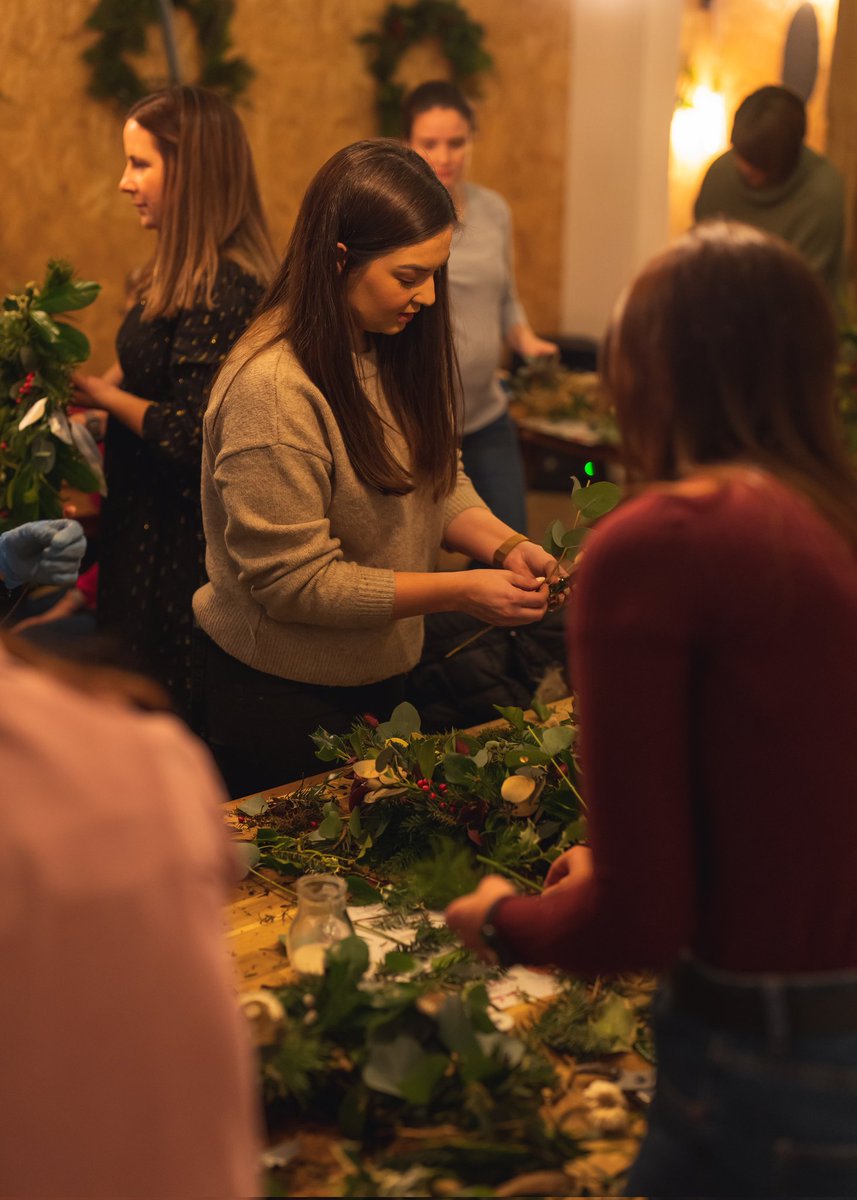 originflowersni's tweet photo. More festive wreath workshop photos! #Wreath #nireland #christmas #festive https://t.co/LdiJWpdL6X
