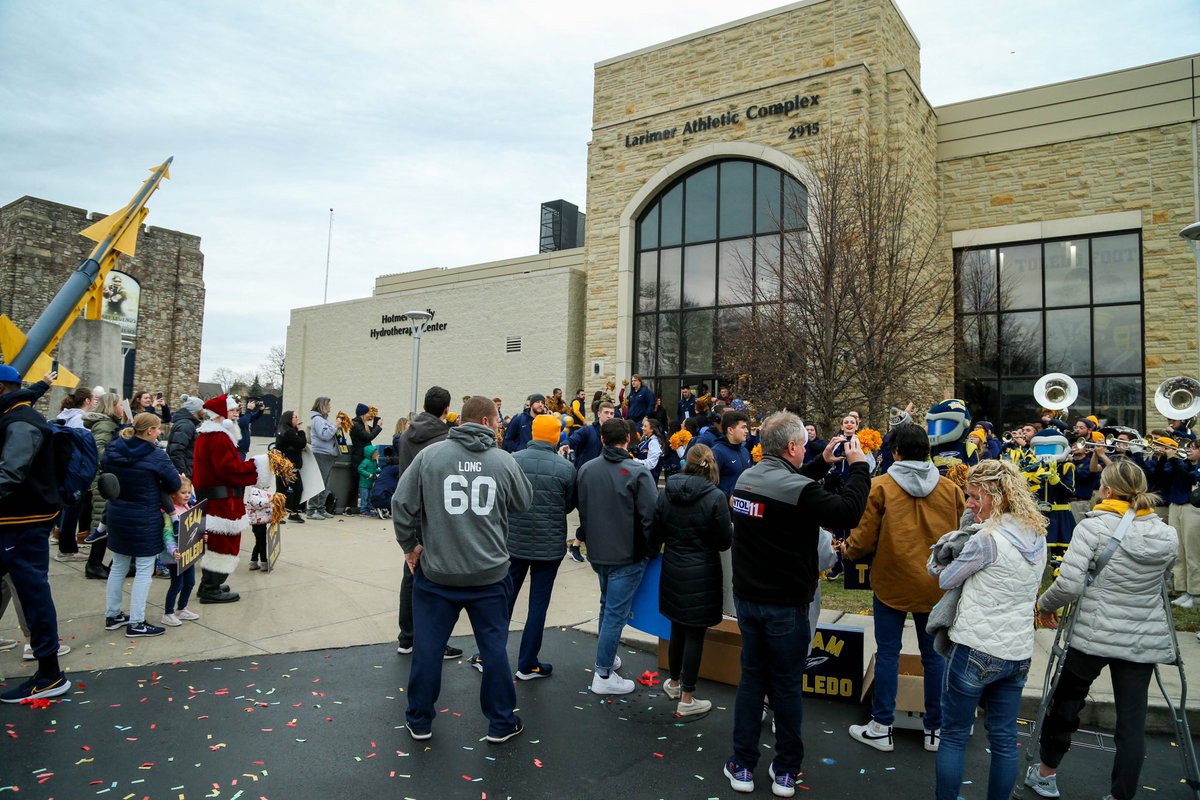 Next stop DETROIT!! 🚀🏈 #TeamToledo #GoRockets