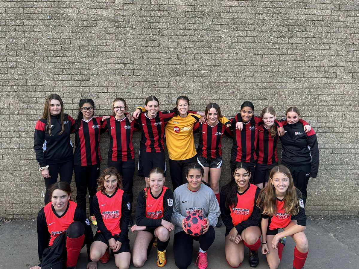 A very cold but excellent day of football for our U13 and U15 teams, who took part in Reading Girls Football Festival! The girls represented  Bulmershe brilliantly and had lots of fun playing the game they love! A big thank you to Y11 students Poppy and Mya for helping to coach⚽️