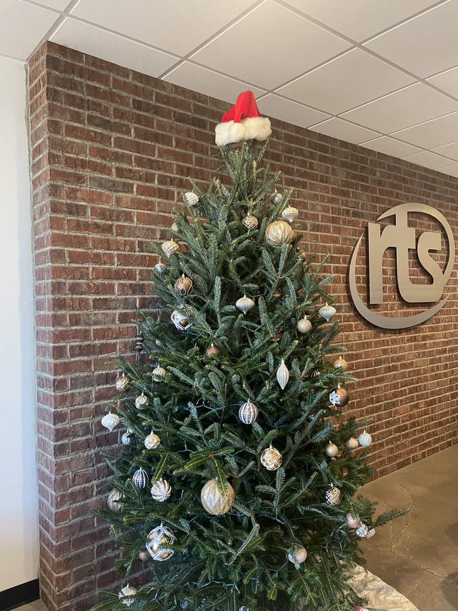 relyonrts's tweet photo. It's beginning to look a lot like Christmas at RTS! If your weekend plans involve Christmas decorating, hopefully you can make your tree look as amazing as this one decorated by our team! #relyonrts #bethesolution #jointheteam #christmasseason https://t.co/O0pnpTTdPU