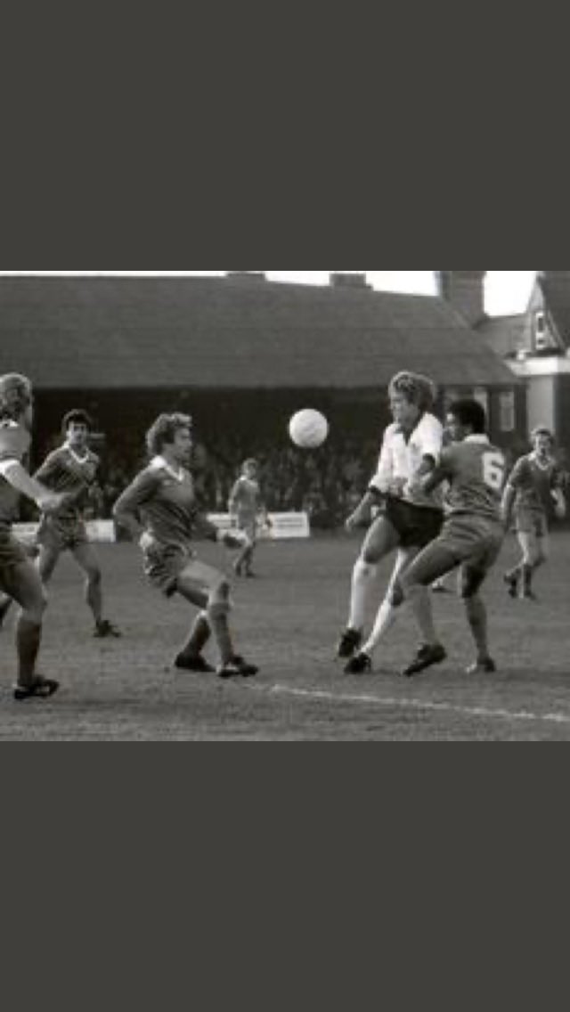 Goal_Mass's tweet photo. Thank You, Can’t wait. Travelled up 2day &So looking Fwd to seeing everyone from 12-30 in #CarrsBar Please come along &say hello, will be joined by Talented Biographer/ Author and huge #CobblersFan @RodneyMarshall1 &hopefully 🤞#Legend #CliveWalker 👞 https://t.co/ANKMegW1JI