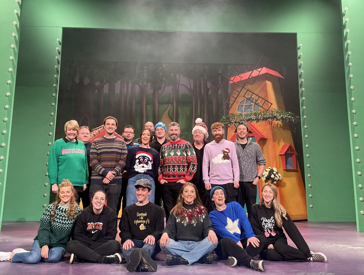 LeeMGilbert's tweet photo. First public show for #RCTTheatres #JackandtheBeanstalk . Cast and crew supporting #christmasjumperday #diwrnodsiwmpernadolig for Save the Children Cymru @savechildrencym https://t.co/M7SBC3NcQe