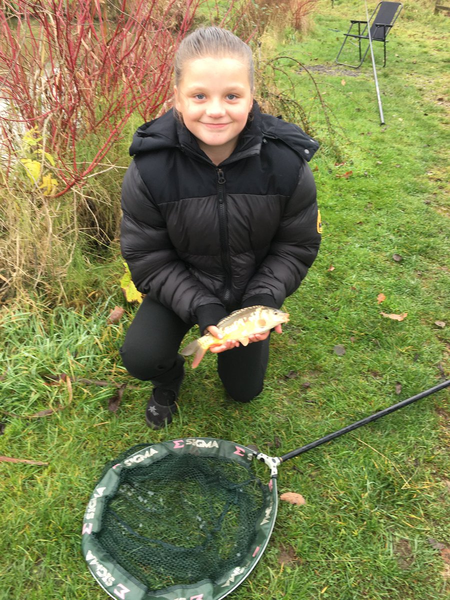 HeadHolySaviour's tweet photo. A successful Feel Good Friday Fishing for these two! 🎣 @MSmed4 https://t.co/e2yZNSzR5y