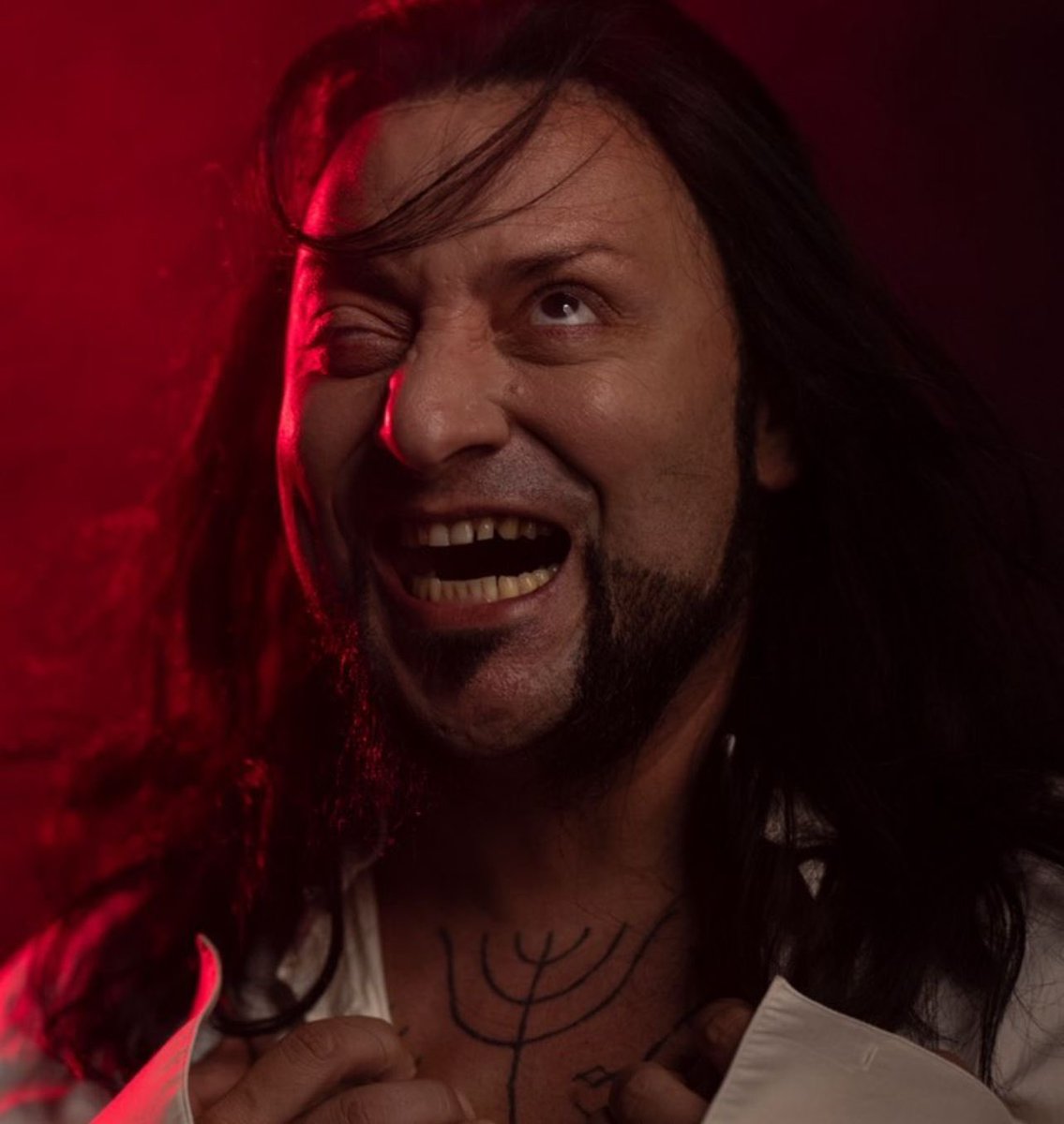 #JekyllVeHyde Sakin olun Bay Hyde… pazartesi akşam 21:00’da sahne tekrar sizin olacak 😈 <a href="/HAYKOCPQN/">HAYKO CEPKİN 🖕</a>