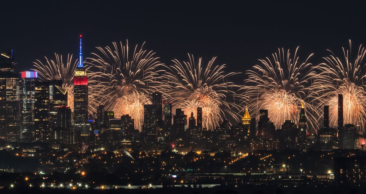 Next up, “ESB x City Wide” 
 
Our finalists are: 
 
Left: Alex Chavez, captiv_8/IG
Upper Right: Manny Khan, Mkvisuals_ig/IG 
Lower Right: Scott Miller, photobysmm/IG