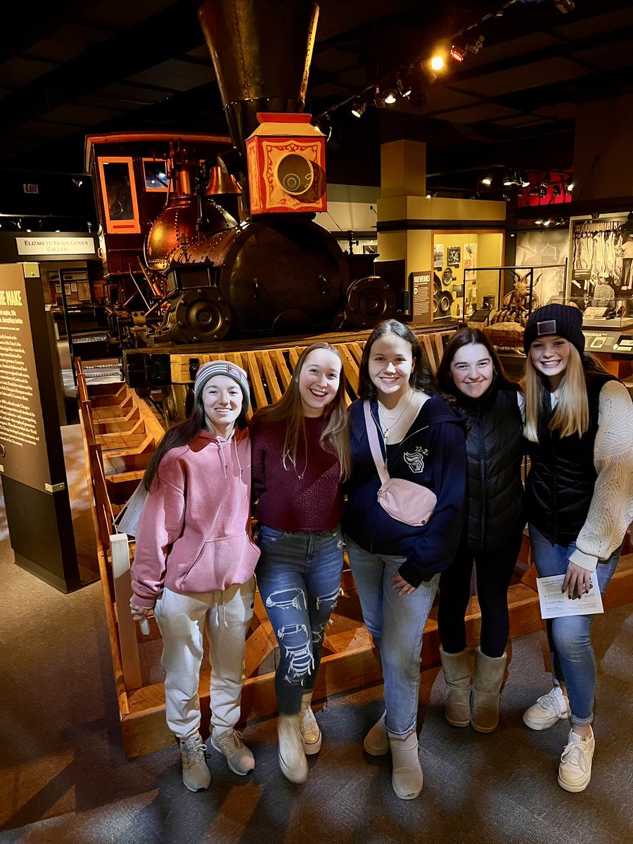 HUMANITIESofPHS's tweet photo. What a fun way to wrap up the semester in Humanities. We visited the @ChicagoMuseum and the Immersive Nutcracker Exhibit @KnightsofPHS @stoltz_nicole @District214 https://t.co/wuZxSxZhDW