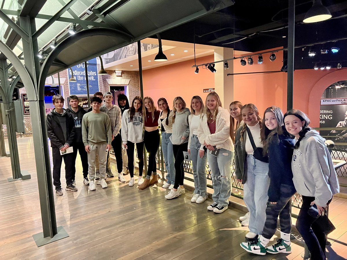 HUMANITIESofPHS's tweet photo. What a fun way to wrap up the semester in Humanities. We visited the @ChicagoMuseum and the Immersive Nutcracker Exhibit @KnightsofPHS @stoltz_nicole @District214 https://t.co/wuZxSxZhDW