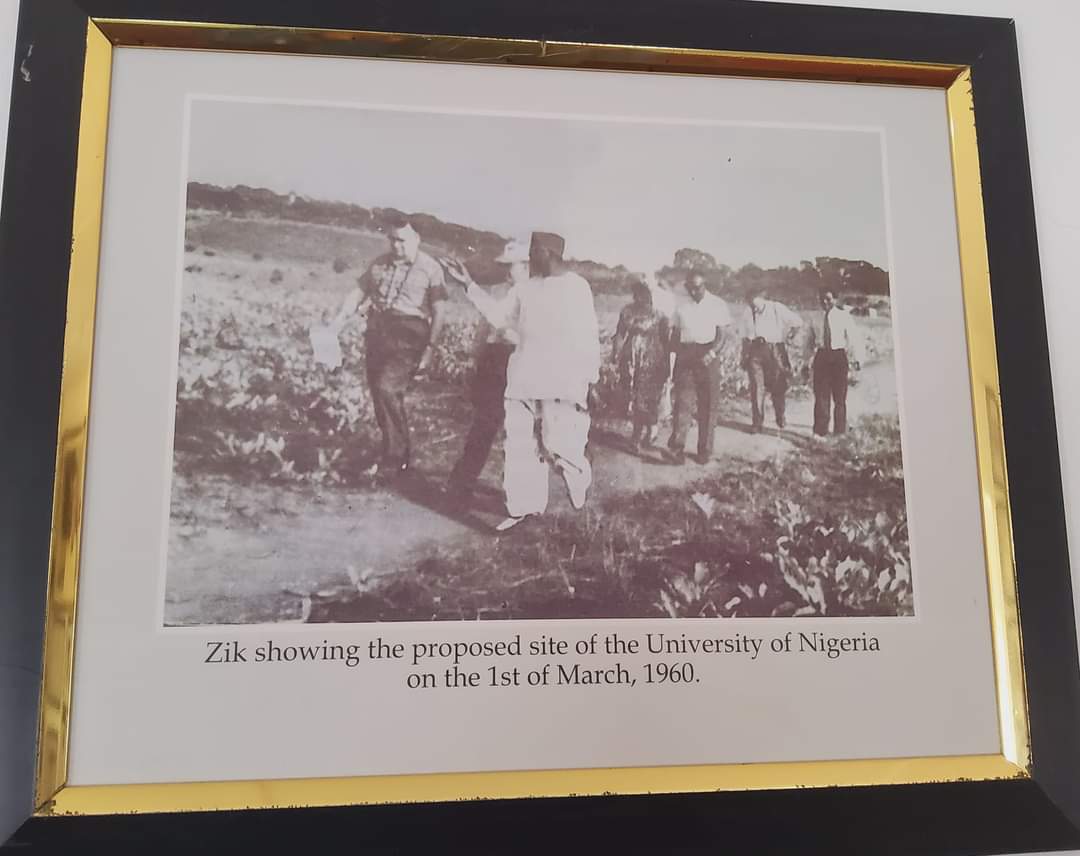 GovUgwuanyiNews's tweet photo. Obi of Onitsha, #Zik’s family, Nwobodo, Eze, others pour encomiums on #Governor #Ugwuanyi for immortalising #Nigeria’s first #President

*As governor inaugurates Nnamdi #Azikiwe Centre in #Enugu

The Obi of Onitsha, Igwe Alfred Nnaemeka Achebe, the wife..
https://t.co/YTQkVfU5dO https://t.co/rsIabaaTYM