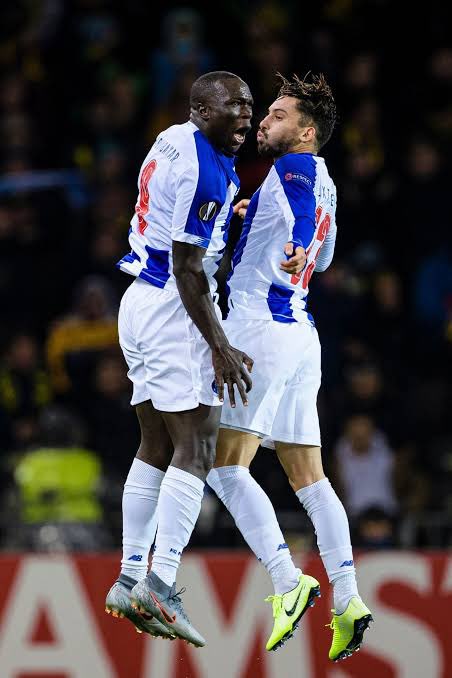 Quem percebeu a preocupação do Aboubakar com a lesão do Alex Telles durante Brasil x Camarões sabe que não é só futebol…
Há coisas dentro de campo que a enorme maioria das pessoas são incapazes de perceber…