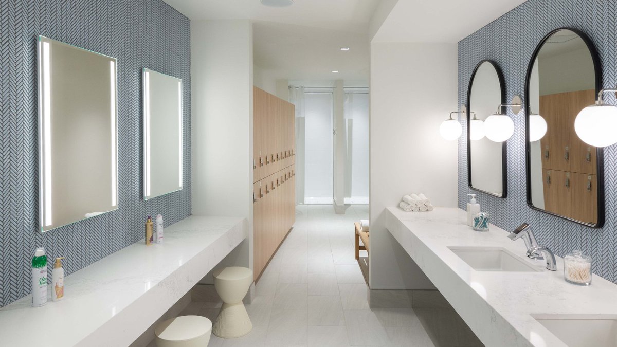 VCA_Arch's tweet photo. This beautiful amenity space at 33 Arch Street includes  an energetic fitness center, serene locker rooms and intricate details that give the space a luxurious feel. 
Thank you to our amazing partners:
@StructureTone  
Cosentini Associates
Union Office Interiors
@cbreNewEngland https://t.co/jugp5nSeUT