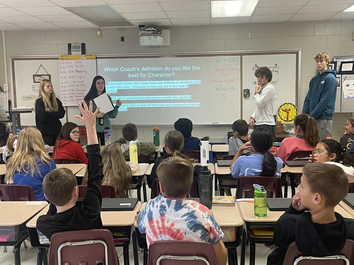 NTH_Athletics's tweet photo. NHHS Athletics Captains Table student athletes enjoying a great day with @WaukaMountain discussing #Character #Passion #Together and being a positive contribution to our classrooms and families!

Love this place 💚

#ONEnorthhall
#ClusterPower https://t.co/MS8HHXB59S