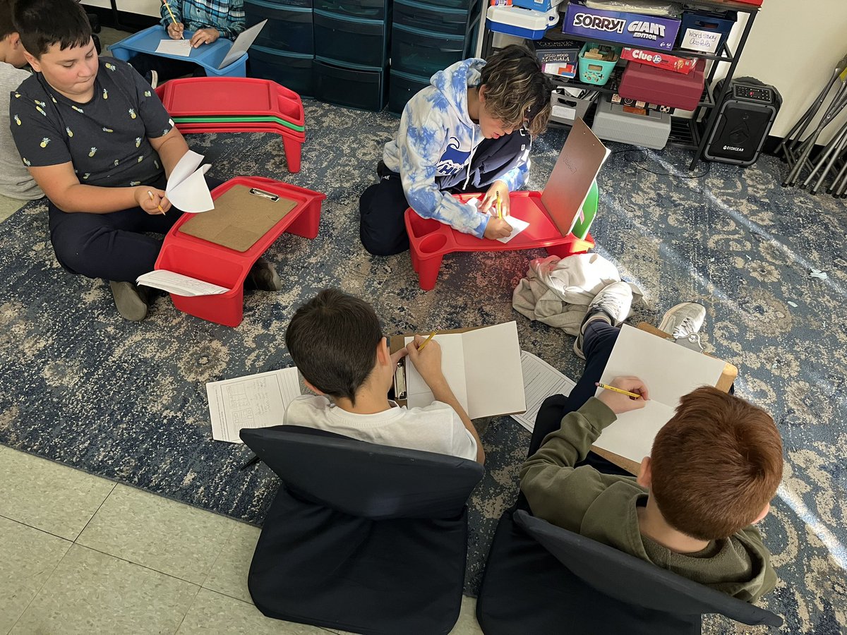 hannah_azofeifa's tweet photo. Such amazing conversations were had as we worked through the brainstorming process of our Unit 1 Inquiry Products! #rfis #pbl #hardworkers @RFIShuskies @FlemRarSchools @DrMichelleCook https://t.co/SW0pBETDW9