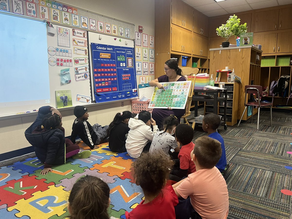 Love seeing AAC in the general education classroom.  Thank you Mrs. Seeby for embracing and including all communicators in your classroom! @DrLindaWatkins <a href="/ToddAHawks/">Todd Hawks</a> <a href="/RobIrvine1/">Rob Irvine</a>